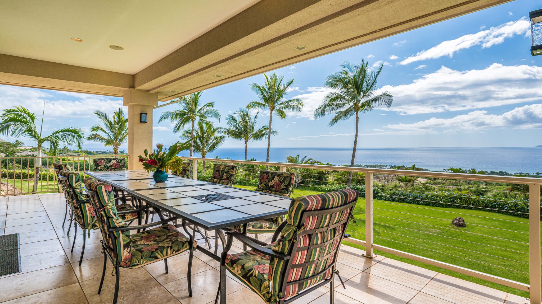 Punakea Loop Unit B Lahaina HI 96761 - lanai table